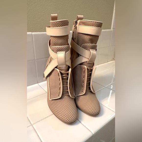 Fendi Nude Perforated Heeled Boots - Picture 11 of 13
